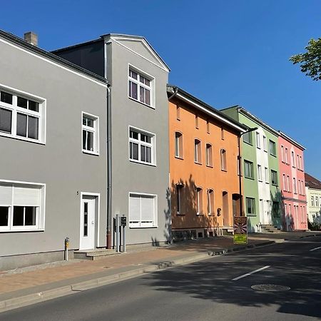 Modern Eingerichtet-Stadtnah-Ferienwohnung Mit Geschirrspueler Und Waschmaschine Friedland  Luaran gambar
