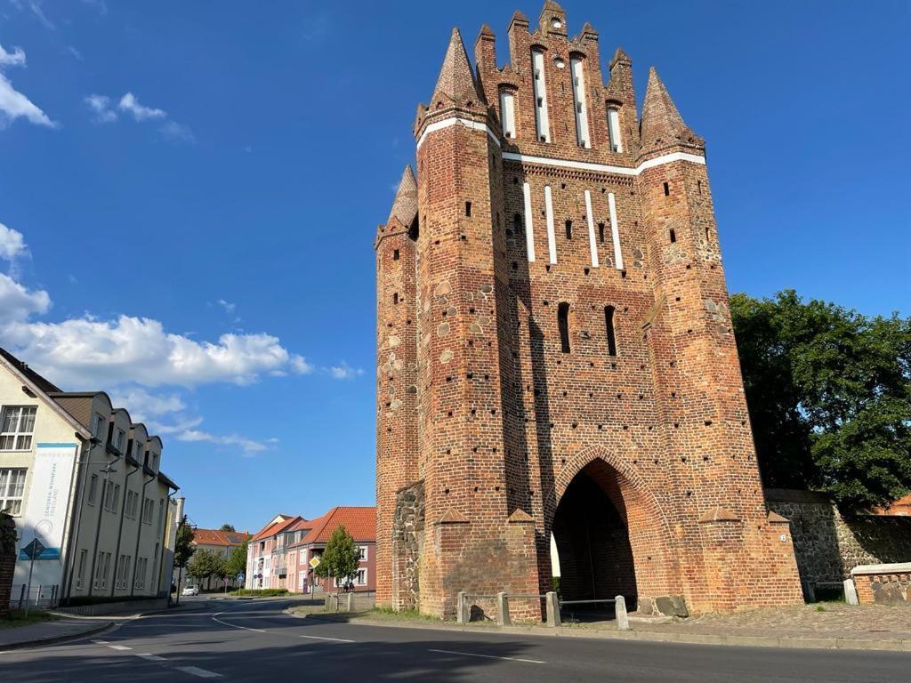 Modern Eingerichtet-Stadtnah-Ferienwohnung Mit Geschirrspueler Und Waschmaschine Friedland  Luaran gambar